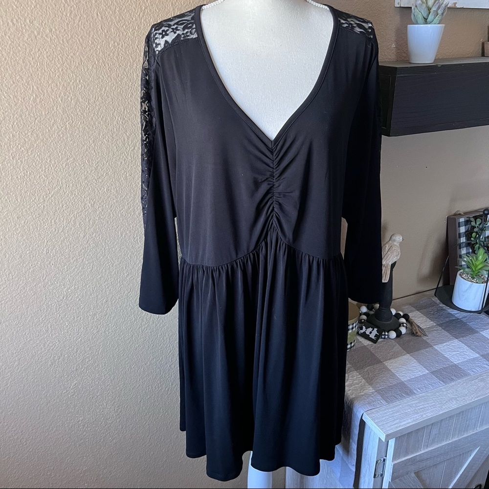 Torrid Woman’s Plus Black With Lace Blouse 4X 28W
